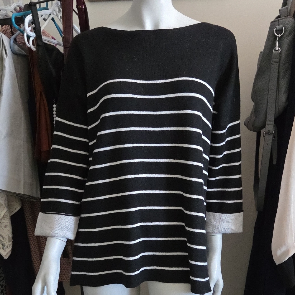 Denver Hayes Black and White Crew Neck Sweater w Folded Cuff 3/4 Length Sleeve